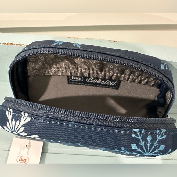 ❄️ NWT Lug Bobsled Eyeglass Holder in Snowflake Navy ❄️ - Picture 3 of 7